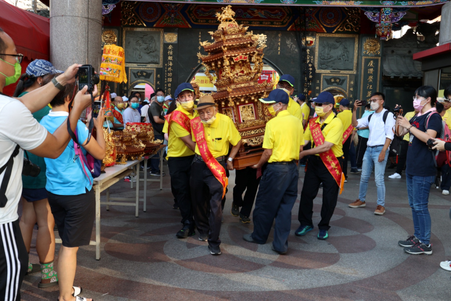 水燈、成年禮到中元祭 農曆七月限定臺灣印象